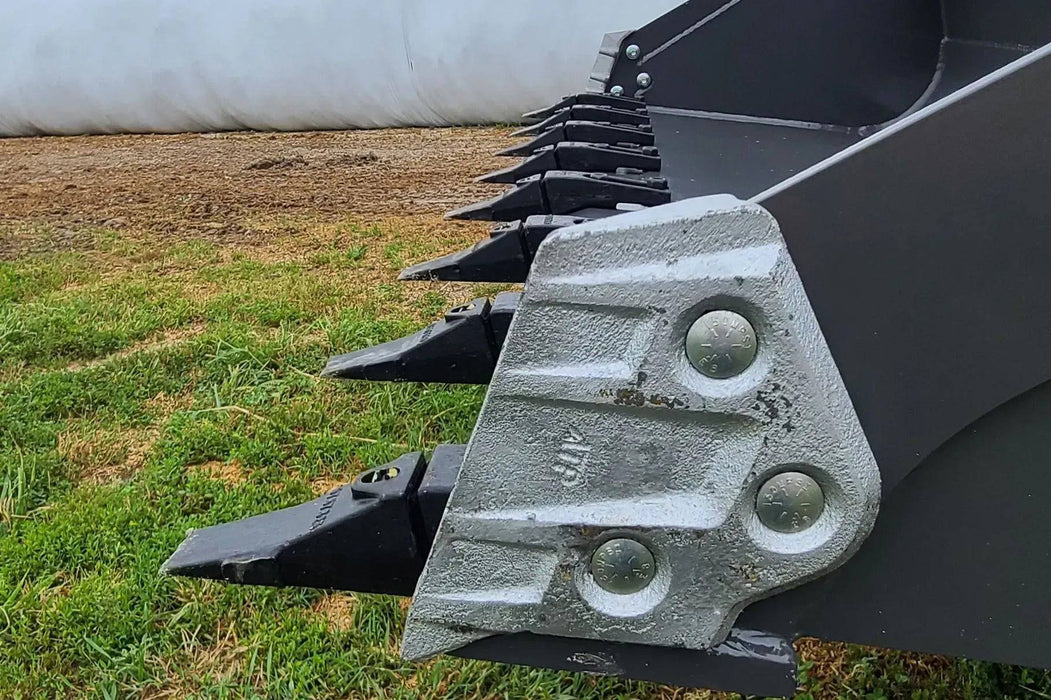 Berlon Heavy Duty Extended Lip Bucket for Skid Steers & Tractors - Mammoth
